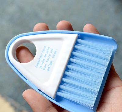 KM迷你桌面清掃刷 學生與辦公族的清潔利器